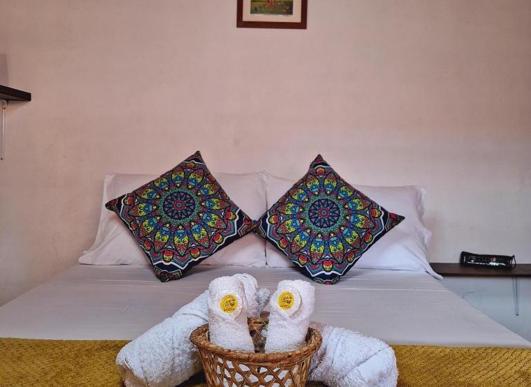 غرفة قياسية ثلاثية, Hostal Colombian Gold