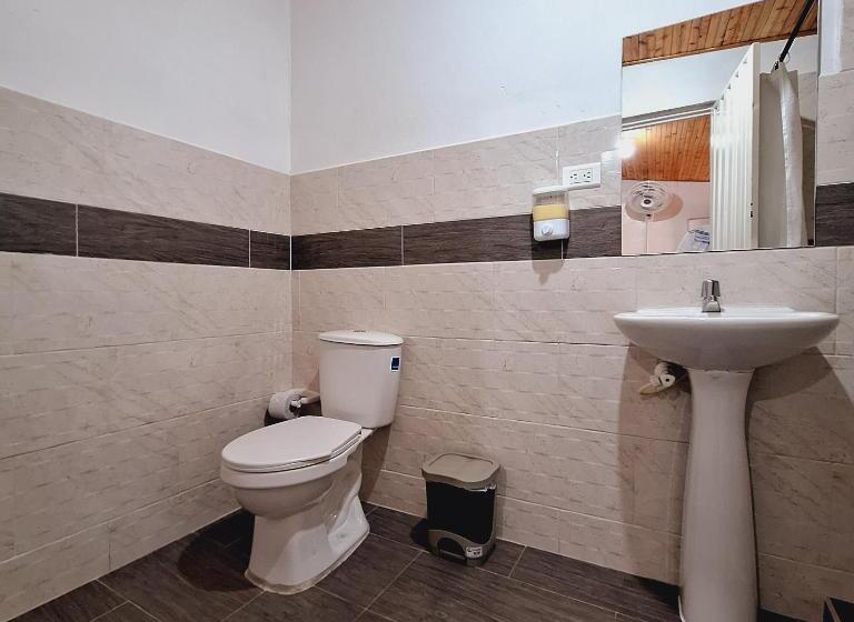 غرفة قياسية ثلاثية, Hostal Colombian Gold