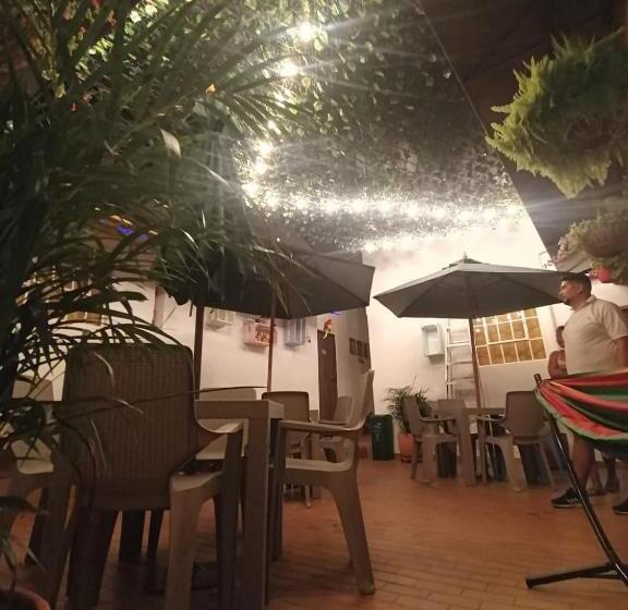 غرفة قياسية ثلاثية, Hostal Colombian Gold