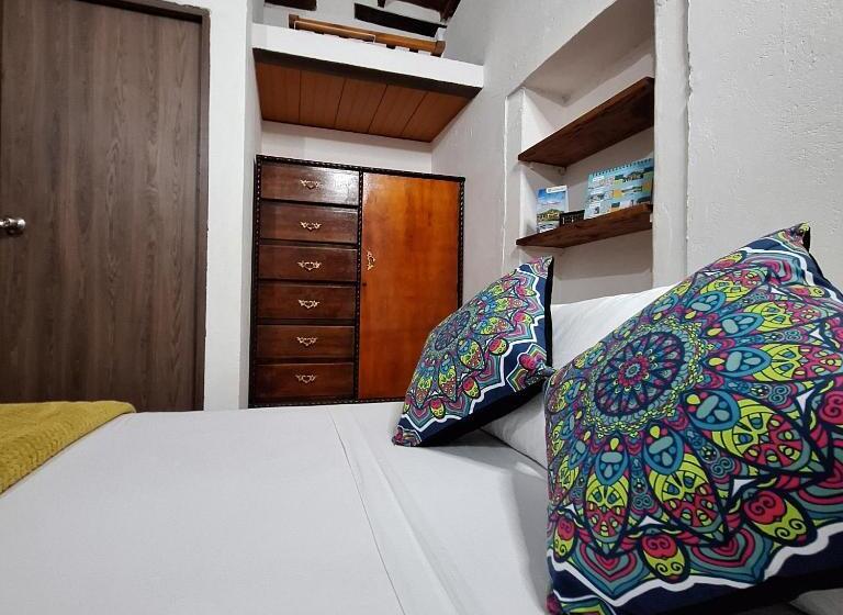 غرفة قياسية رباعية, Hostal Colombian Gold