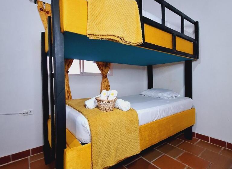 غرفة قياسية رباعية, Hostal Colombian Gold