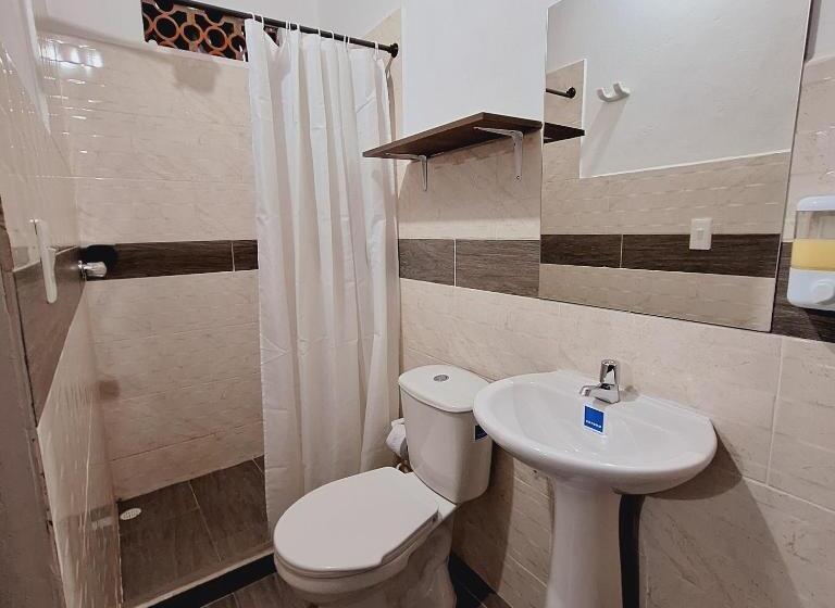 غرفة قياسية رباعية, Hostal Colombian Gold