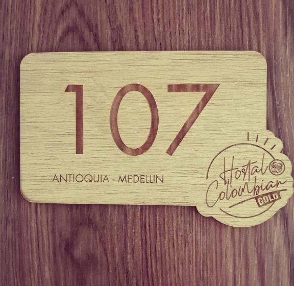 غرفة قياسية رباعية, Hostal Colombian Gold