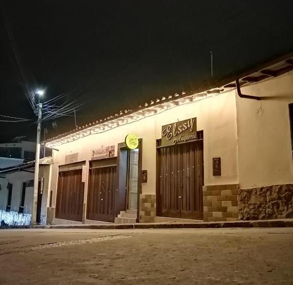 غرفة قياسية ثلاثية, Hostal Colombian Gold