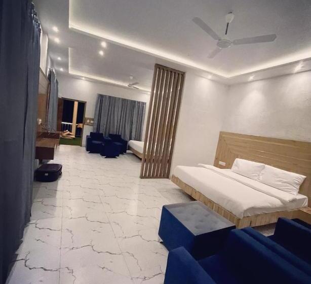 اتاق لوکس خانوادگی, On The Edge Top Rated & Awarded Propryty