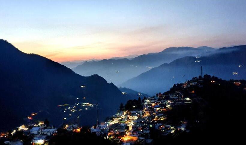 اتاق لوکس خانوادگی, On The Edge Top Rated & Awarded Propryty