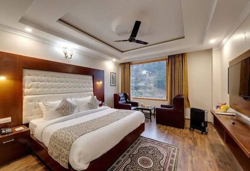 クラブルーム, Regenta Place Green Leaf Manali  A Centrally Heated Resort