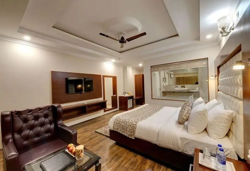 クラブルーム, Regenta Place Green Leaf Manali  A Centrally Heated Resort