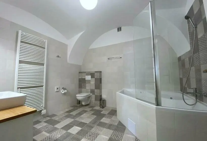Perhesviitti, Penzion U Anděla