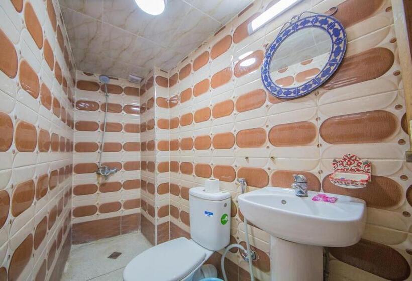 标准三人间, Riad Haddaji Fes