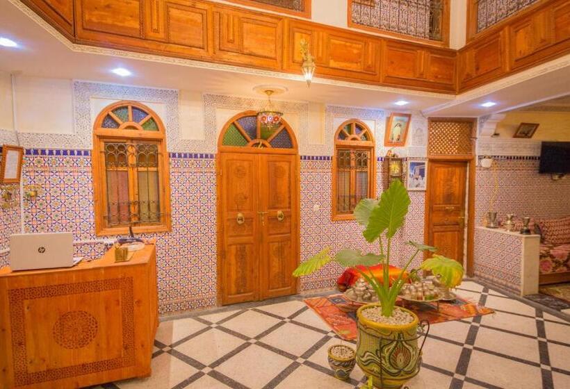 اتاق استاندارد سه نفره, Riad Haddaji Fes