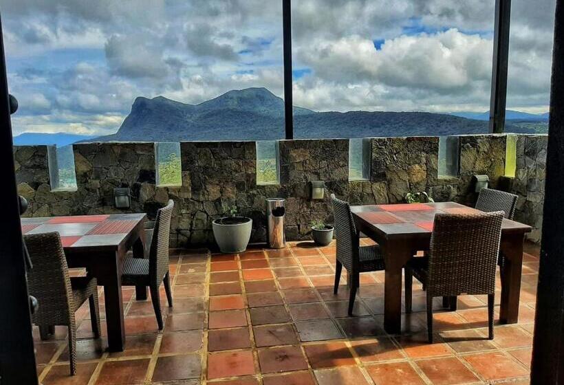 Номер Deluxe, Fort Windshire