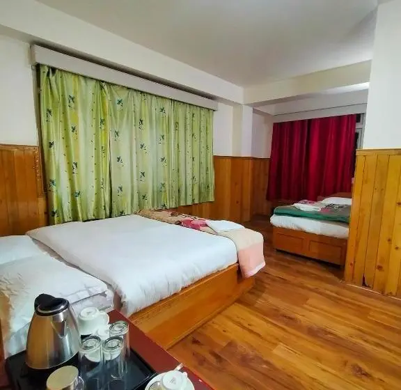 デラックストリプルルーム, Khenkhim Regency, Lachen All Meals Included