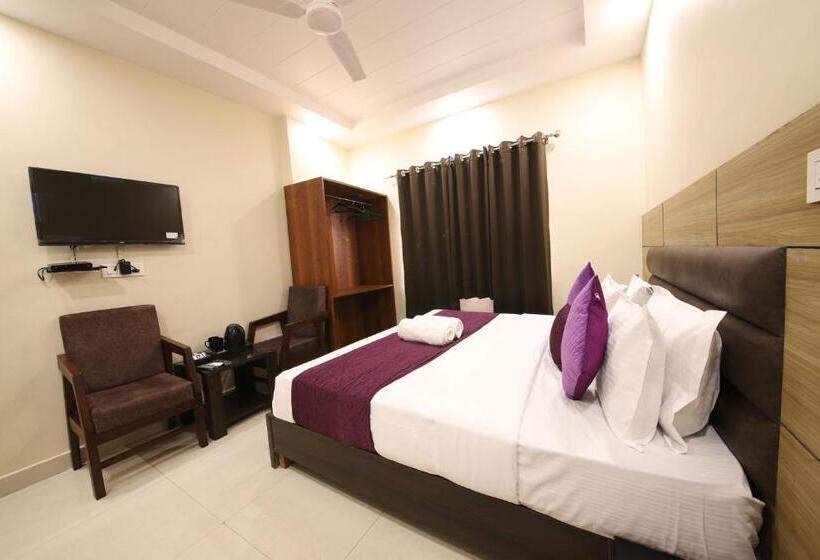 غرفة ديلوكس, Perfect Stayz Dwarkesh Hotel Near Haridwar Railway Station