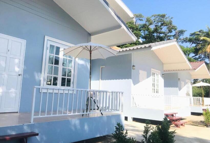 Standardrum med Balkong, บ้านพักดีมีทรัพย์ Baan Pakdee Meesub