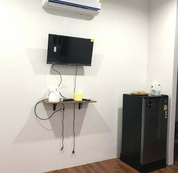 Standardrum med Balkong, บ้านพักดีมีทรัพย์ Baan Pakdee Meesub