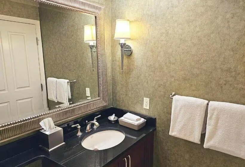 Sviitti, Strip & Sphere View Separate Living Room 2 Full Bath Full Kitchen Balcony 900 Sqft Mgm S