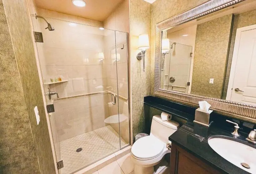 Sviitti, Strip & Sphere View Separate Living Room 2 Full Bath Full Kitchen Balcony 900 Sqft Mgm S