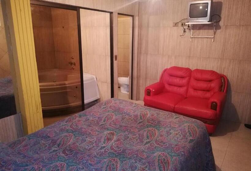 استودیوی سوپریور, Hostal Río Ibare