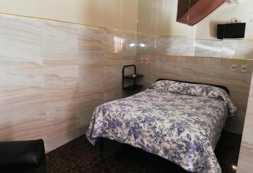 استودیوی استاندارد, Hostal Río Ibare