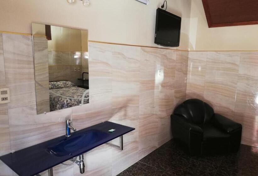 استودیوی استاندارد, Hostal Río Ibare
