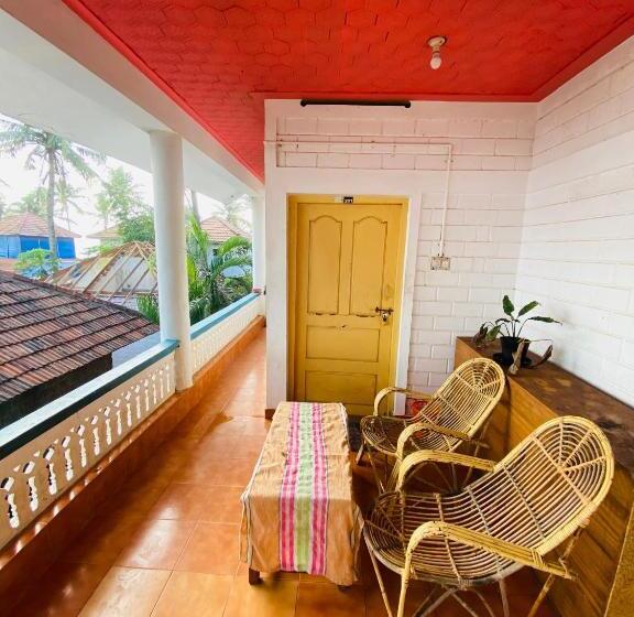 اتاق استاندارد, Paradise Inn