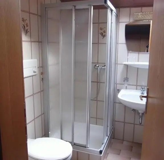 Standard Kolmen Hengen Huone Parveke, Garni Runggner Traubenhof