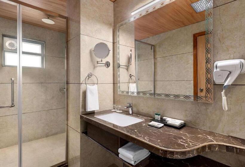 جناح إدارى سرير كينج, Howard Johnson By Wyndham Udaipur Roop Nagar