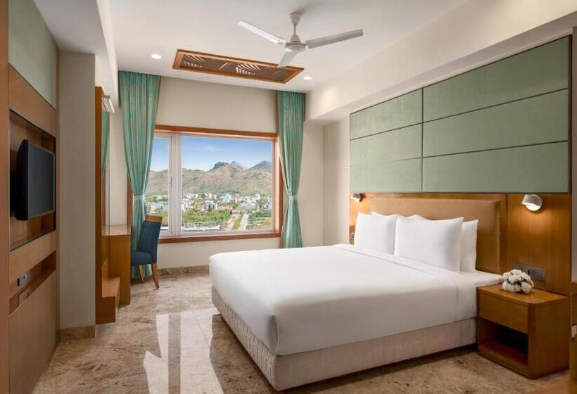 适合残疾人士使用的带超级大床的标准间, Howard Johnson By Wyndham Udaipur Roop Nagar