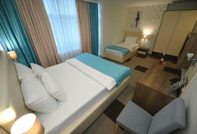 اتاق استاندارد سه نفره, Kole