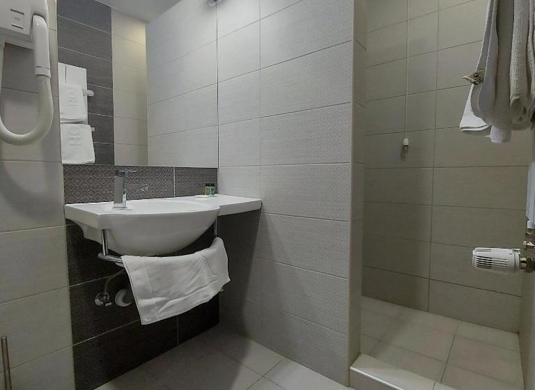 اتاق استاندارد یک نفره, Kole