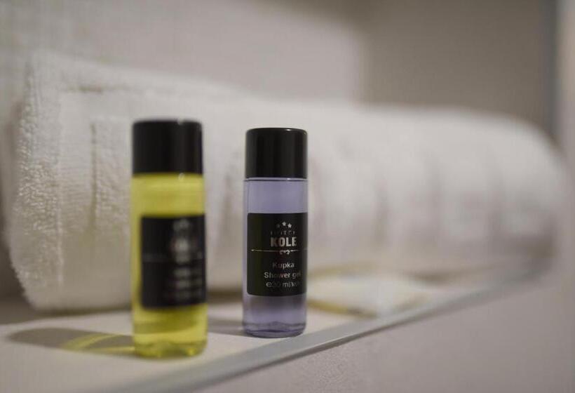 اتاق استاندارد یک نفره, Kole