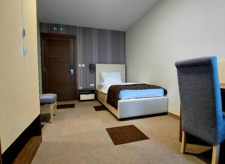 اتاق استاندارد یک نفره, Kole