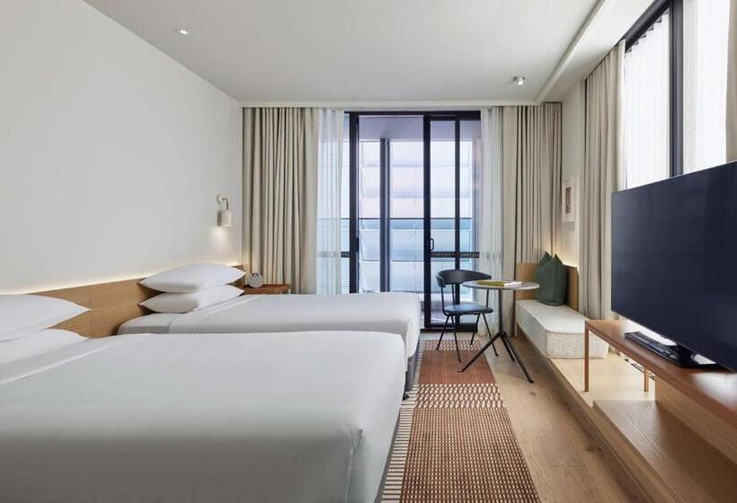 Номер Стандарт с Балконом, Hyatt Centric Melbourne