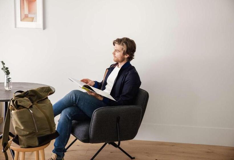 带大床的豪华间, Hyatt Centric Melbourne