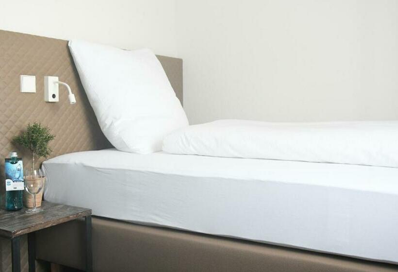 Standard Enkelrum, Akteon