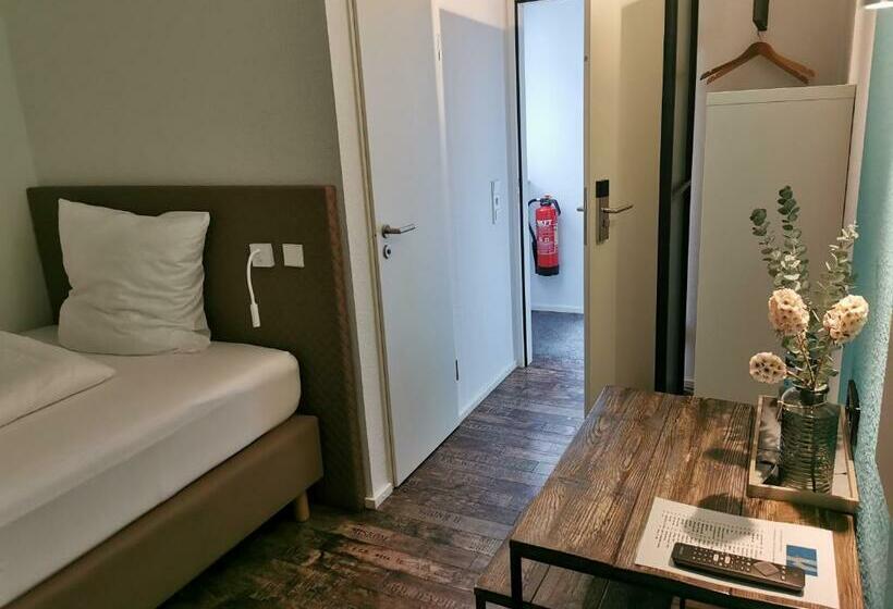 Standard Enkelrum, Akteon