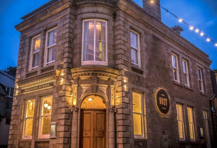 סוויטה דלוקס, Host St Ives