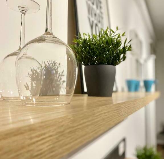 غرفة قياسية مزوَّدة بشُرفة, Run House 07 Rooms & Apartments