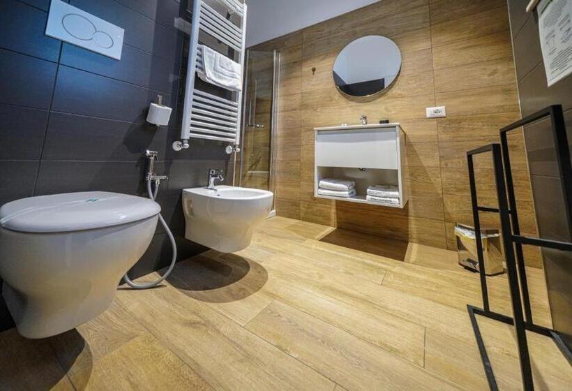 غرفة قياسية مزوَّدة بشُرفة, Run House 07 Rooms & Apartments