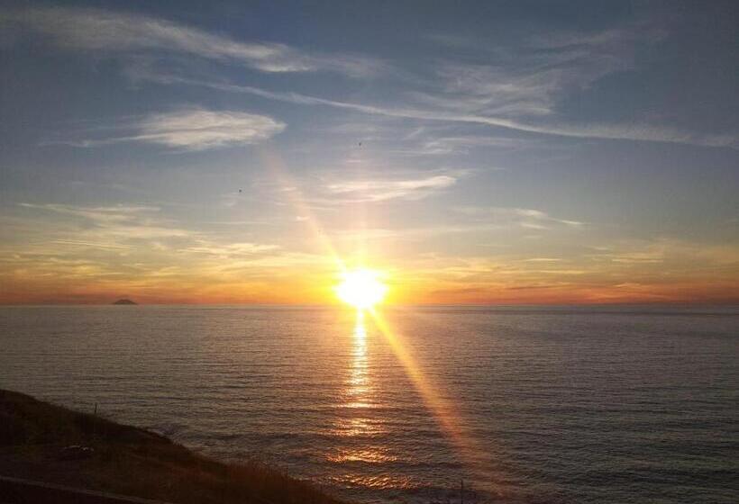 غرفة ديلوكس مطلّة علي البحر مزوَّدة بشُرفة, B&b Domus Piedigrotta