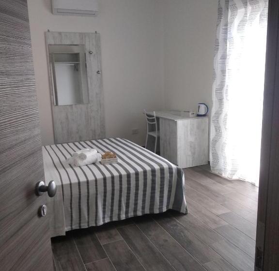 غرفة ديلوكس مطلّة علي البحر مزوَّدة بشُرفة, B&b Domus Piedigrotta