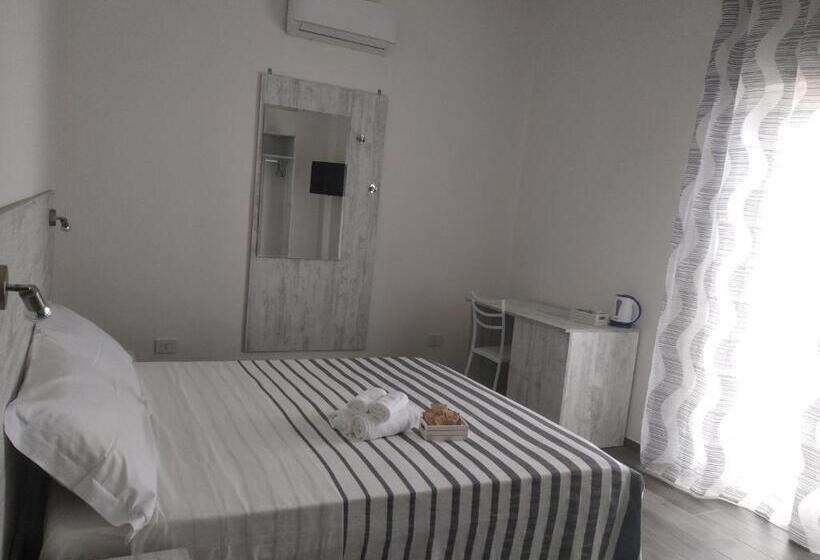 غرفة ديلوكس مطلّة علي البحر مزوَّدة بشُرفة, B&b Domus Piedigrotta