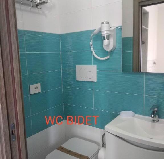 غرفة قياسية مطلّة علي البحر مزوَّدة بشُرفة, B&b Domus Piedigrotta