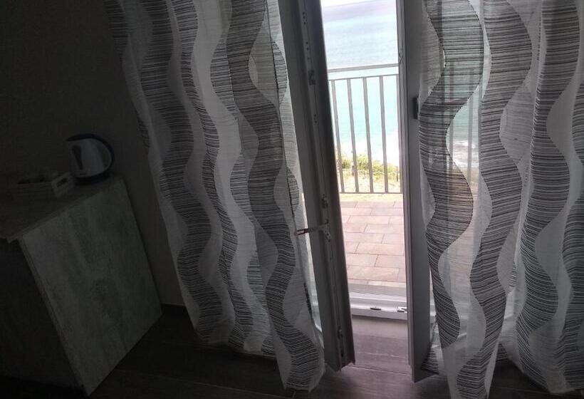 غرفة ديلوكس مطلّة علي البحر مزوَّدة بشُرفة, B&b Domus Piedigrotta