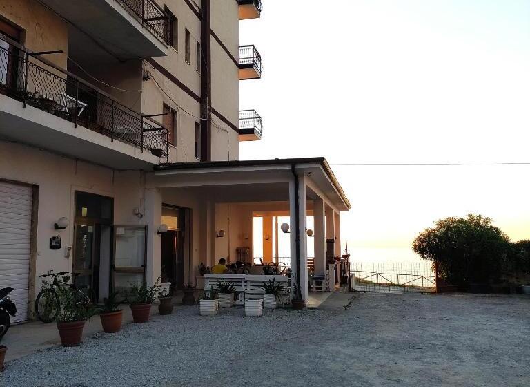 غرفة قياسية مطلّة علي البحر مزوَّدة بشُرفة, B&b Domus Piedigrotta