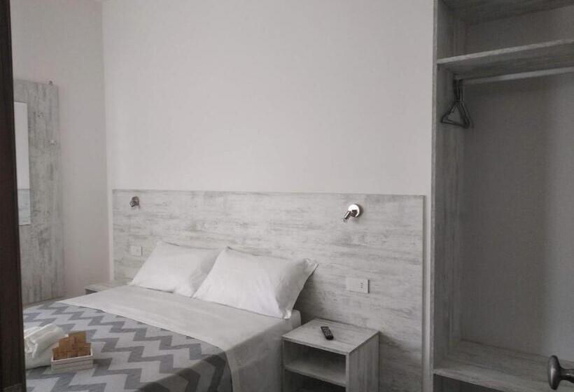 غرفة قياسية مطلّة علي البحر مزوَّدة بشُرفة, B&b Domus Piedigrotta