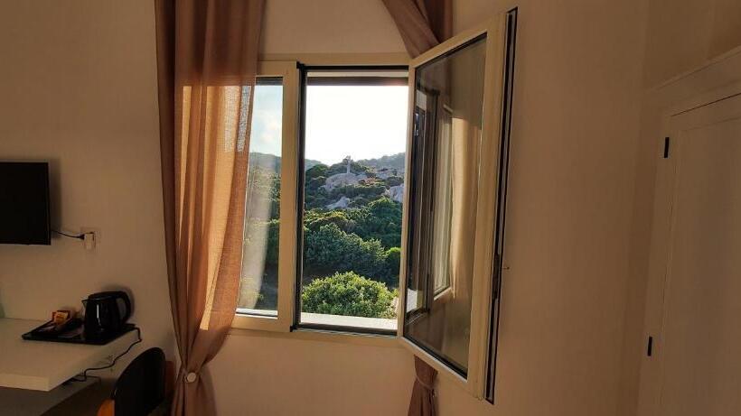 اتاق لوکس با چشم‌انداز دریا, B&b Monte Becco