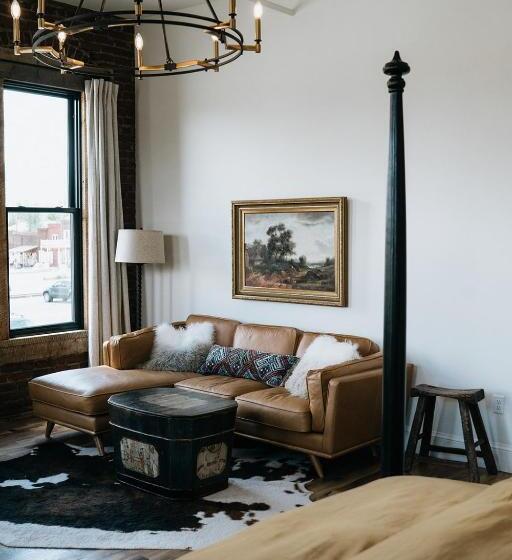 豪华套房, The Inn