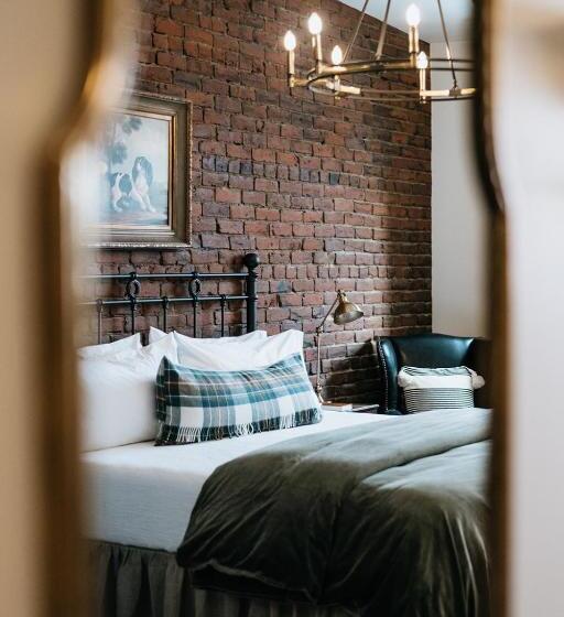 带大床的套房, The Inn